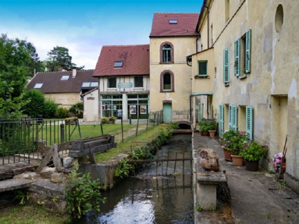 Moulin de la Naze,utilisant la force motrice du Sausseron © Mairie de Valmondois
