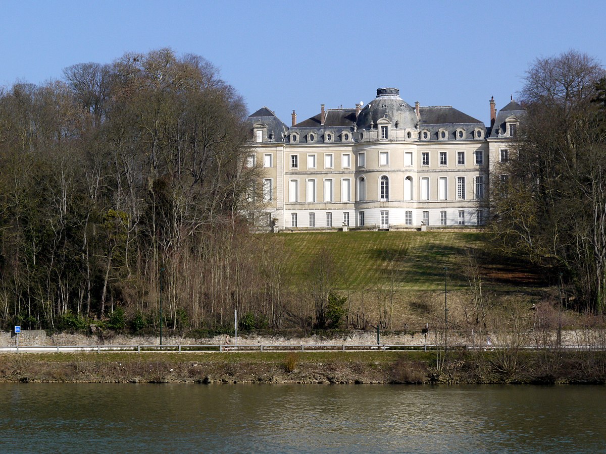 Château de Vaux-le-Pénil vu de la Seine