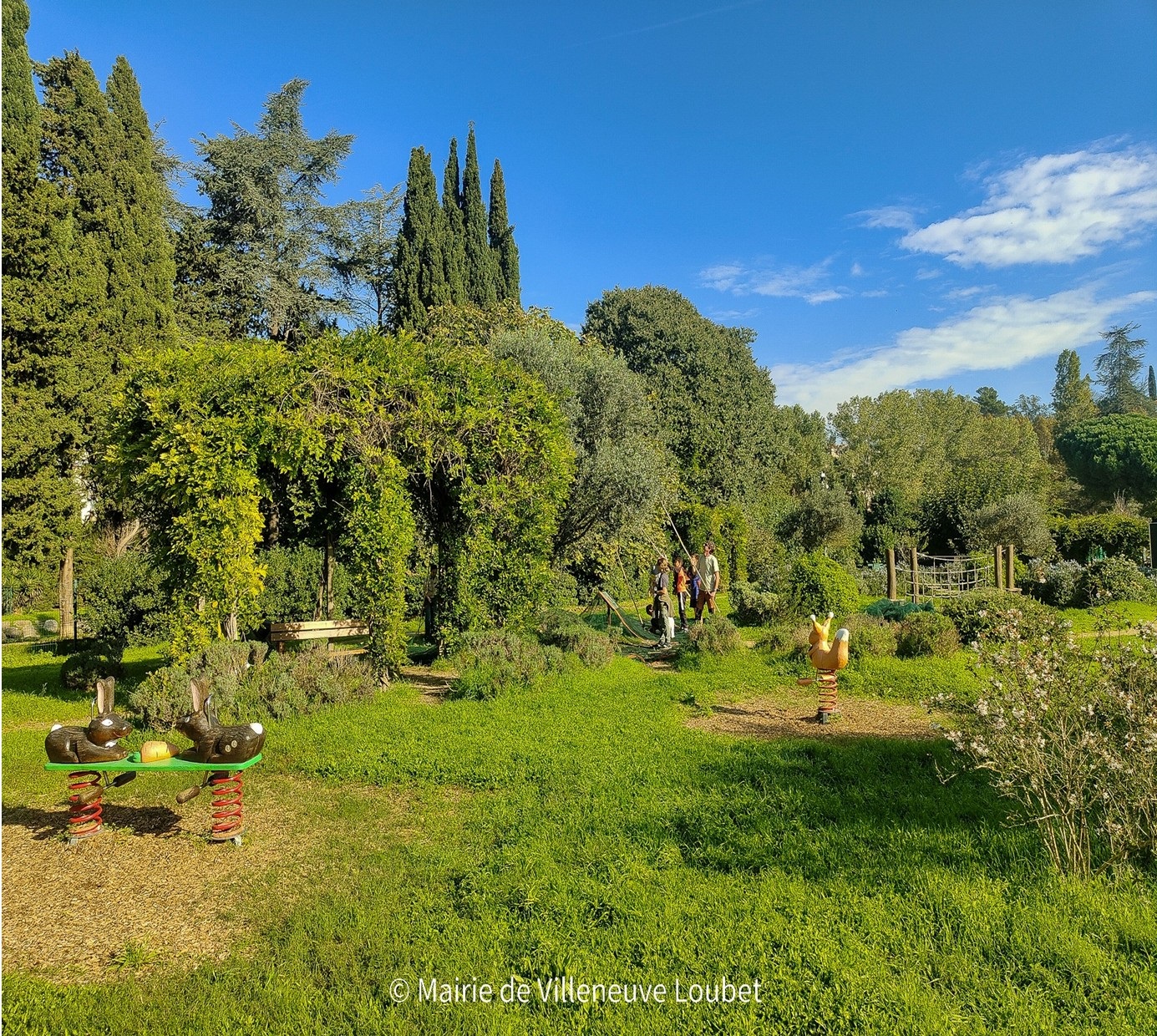 Ecoparc des petits princes en jachère durant le mois de mars _Villeneuve Loubet