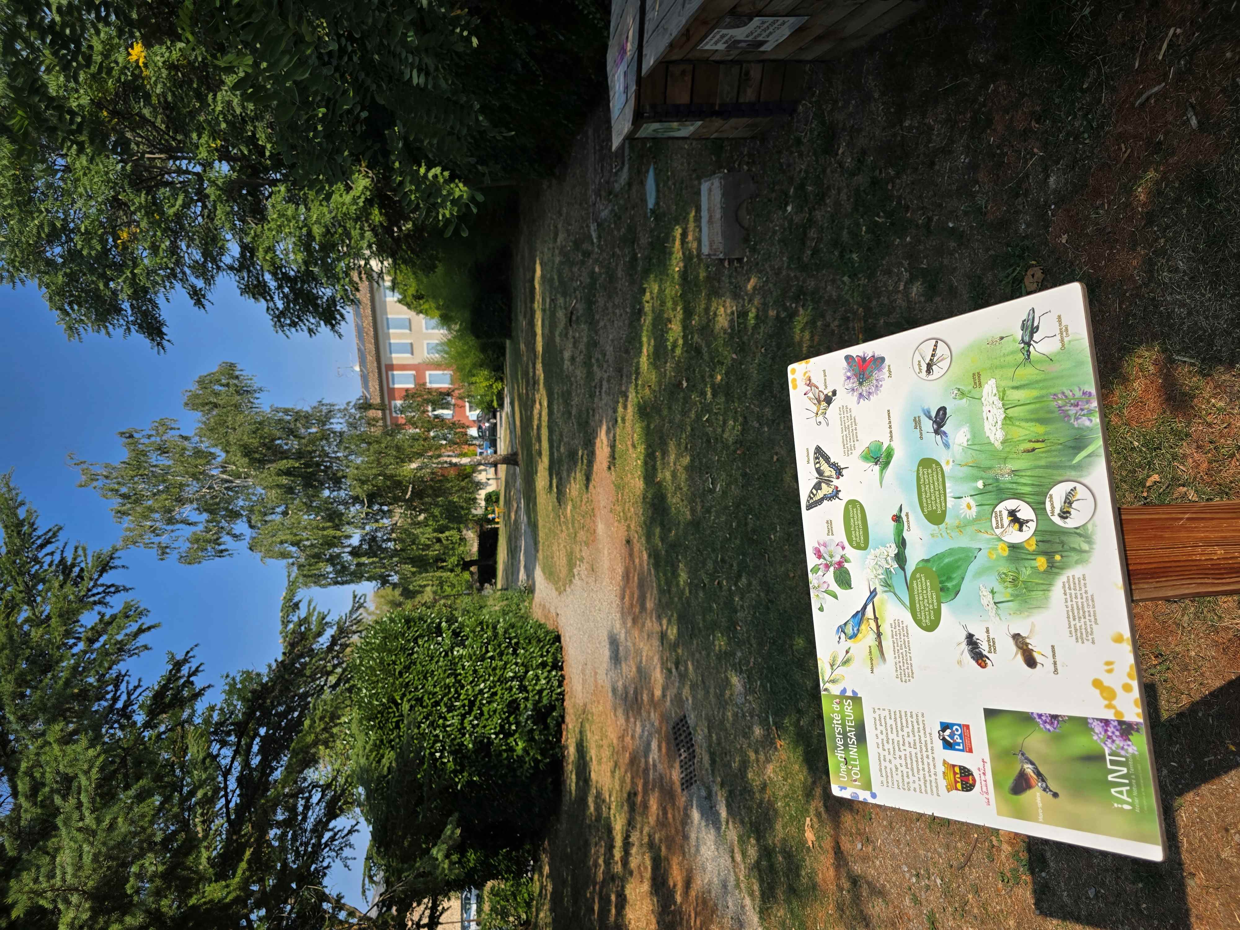 Parc refuge LPO dans le village de Ribiers