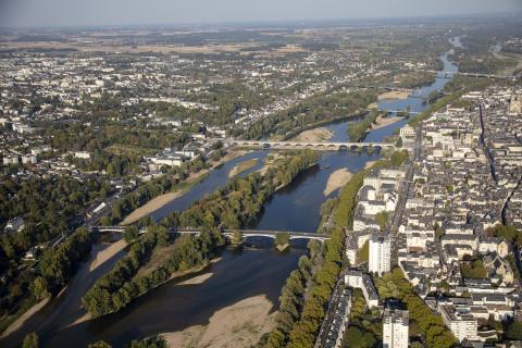 Vue aérienne de la Loire à Tours