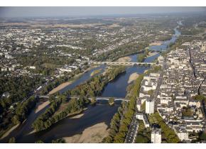 Vue aérienne de la Loire à Tours
